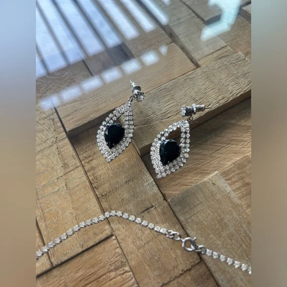 Free People 💗 necklace and earrings rhinestone and crystal set - Picture 4 of 7